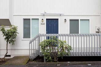 Building Photo - 5123 SW 62nd Ave