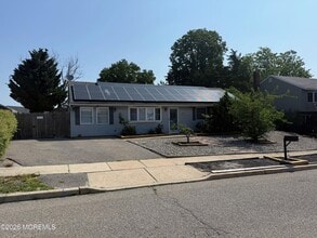 Building Photo - 10 James Hollow Dr
