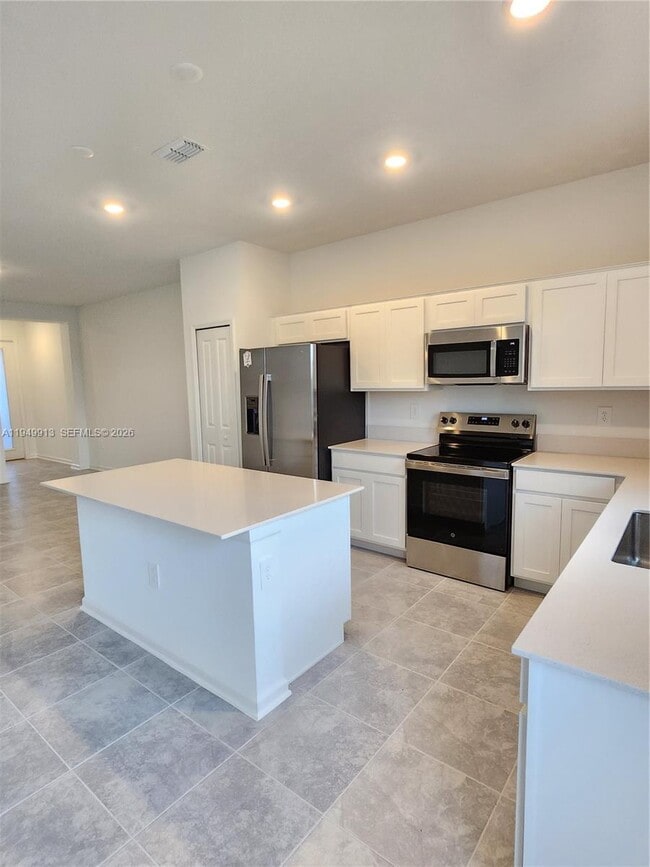 Foto del edificio - 108 Bogey Dr