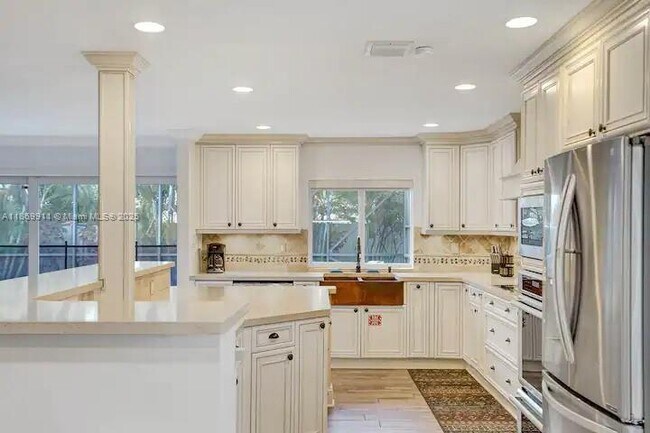 Building Photo - 2120 SW 28th Way