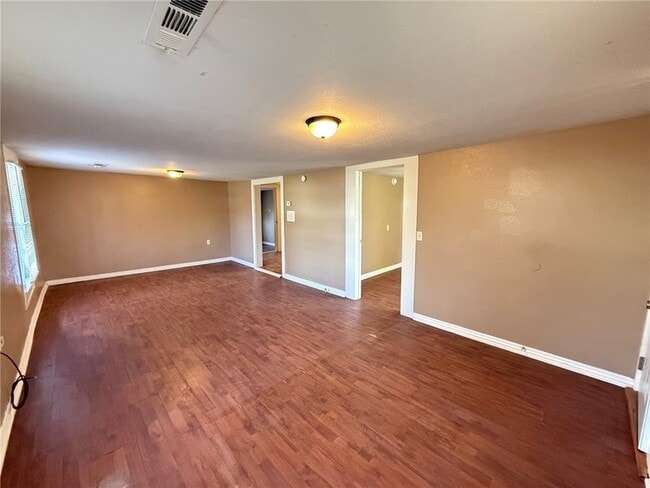 Building Photo - 1402 S Washington Ave