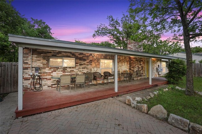 Building Photo - 602 W Grady Dr