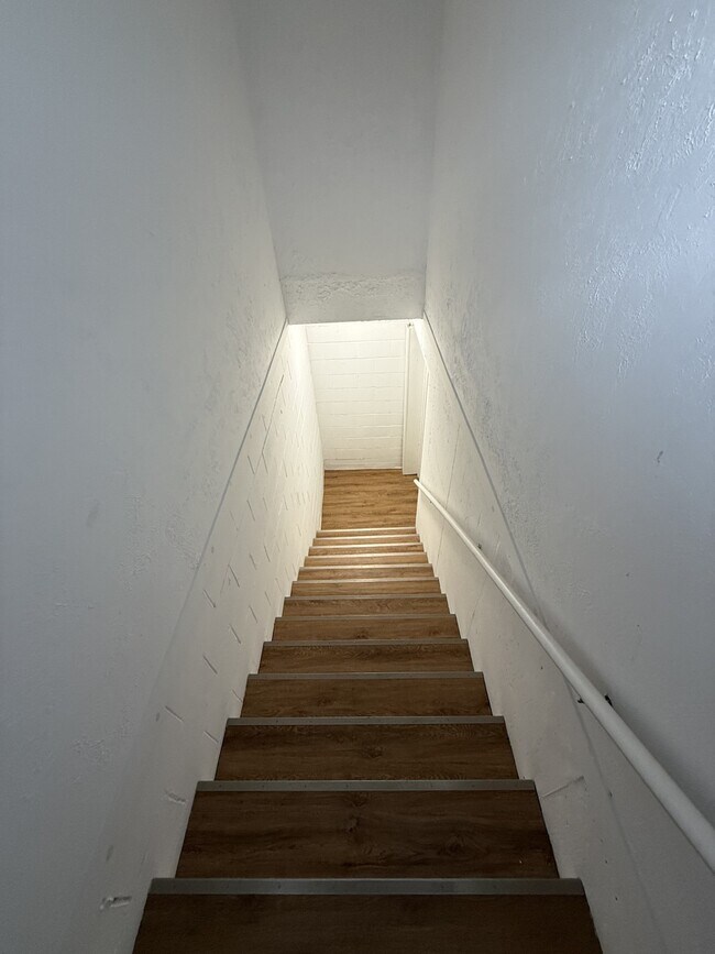 Caminar hacia abajo - 513 Bernard Ave