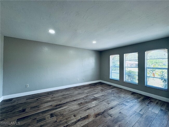 Building Photo - 2210 Marilyn Ln