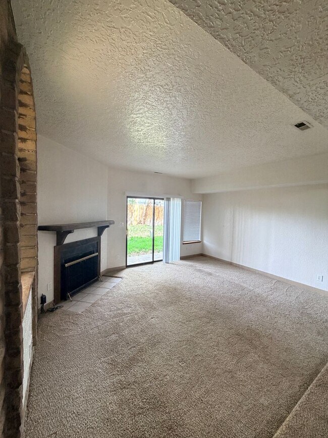 Foto del edificio - 3 Bedroom Townhouse