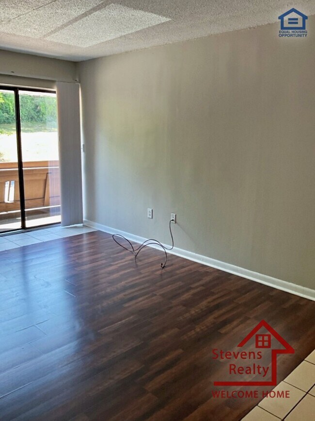 Building Photo - 915 S Seminole Dr