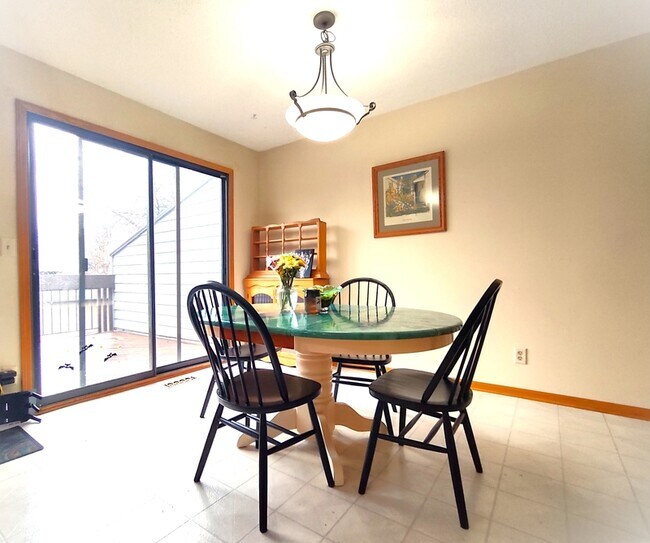 Foto del edificio - 137 W Eagle Lake Dr