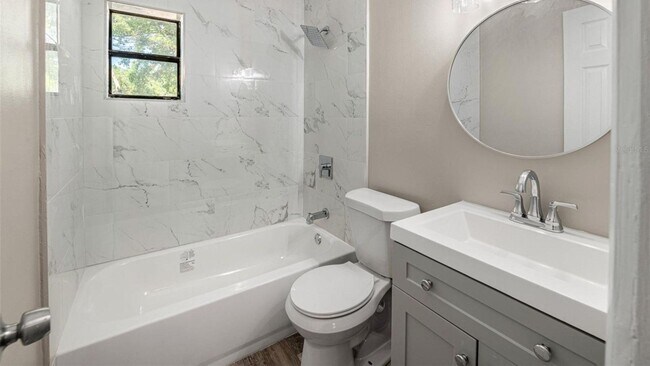 Foto del edificio - 5207 Montague Pl