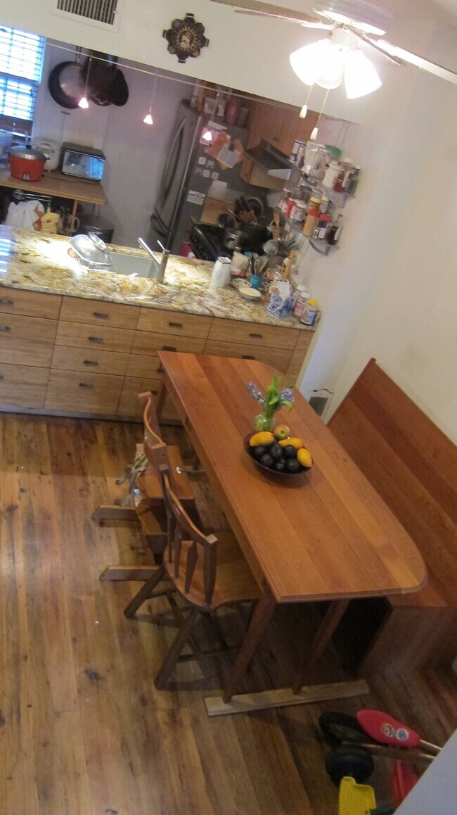 first floor kitchen/dining - 2126 Lombard St Townhome