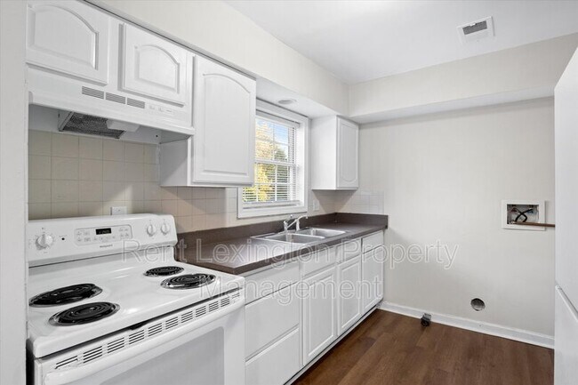 Foto del edificio - 1916 Kingtree Ct