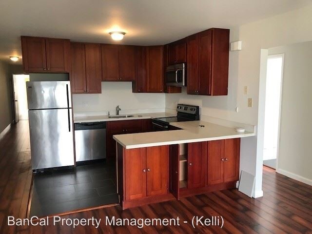 Building Photo - 324 32nd Ave