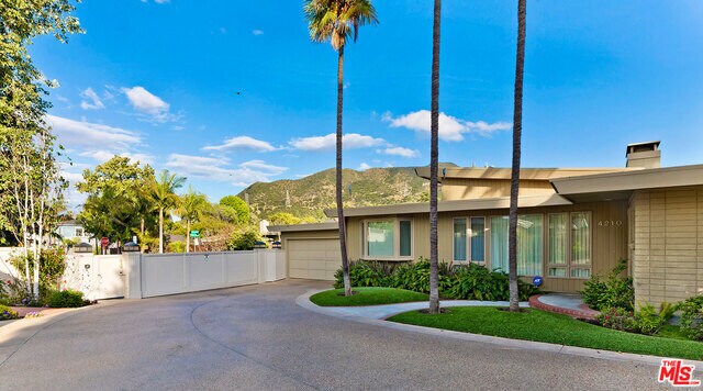Building Photo - 4210 W Toluca Lake Ln