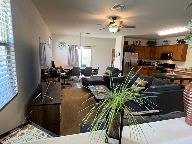 Foto del edificio - Amazing 3 Bed 2 Bath Home in West Pointe E...