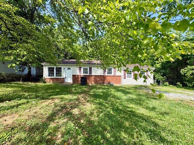 Building Photo - 3 Bed /2.5 Bath East Nash!