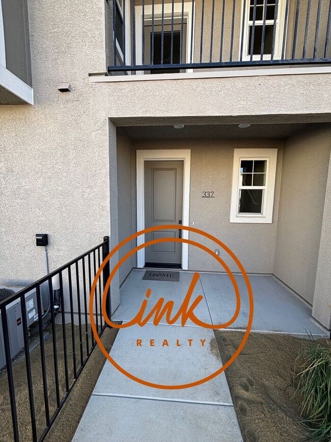 Building Photo - NEW! Beautiful Gardnerville Townhouse with...