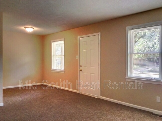 Foto del edificio - 2976 Basswood St