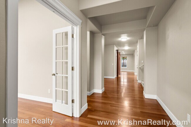 Foto del edificio - 4 br, 2.5 bath House - 5220 NW Shoreline Way