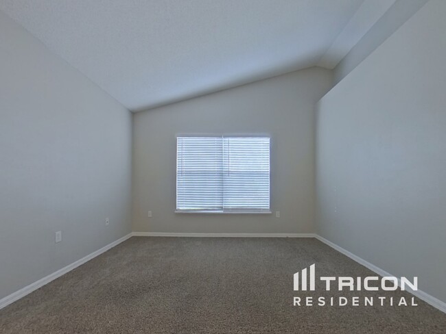 Foto del edificio - 2341 Bannister St