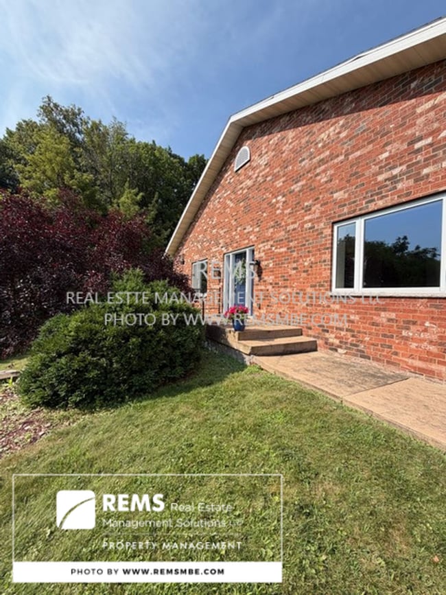 Building Photo - N4513 Trillium Ct