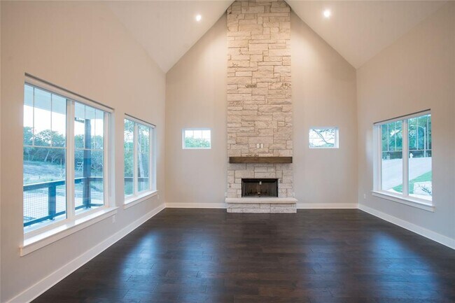 Foto del edificio - 3018 Sunridge Dr