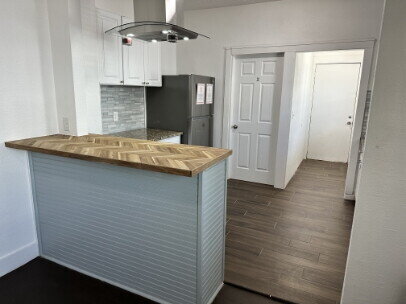 Foto del edificio - Furnished Private Room w/ Private Bath & Utilities Included