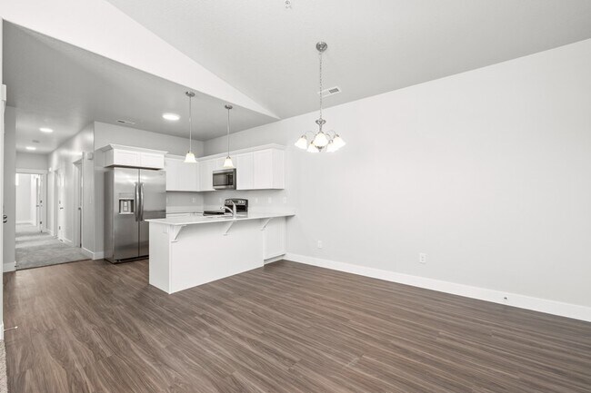 Building Photo - 359 W 785 N
