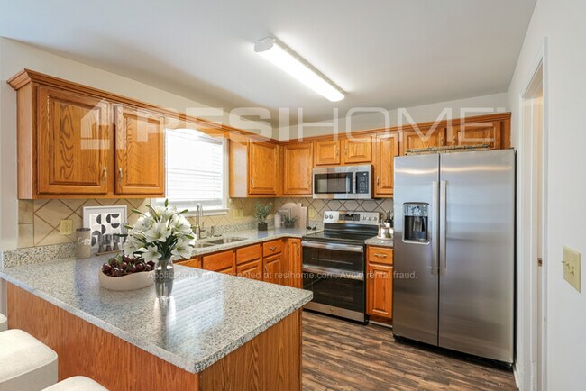 Foto del edificio - 406 Forrest Dr