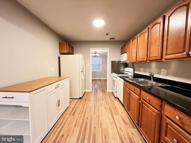 Building Photo - 10863 Bucknell Dr