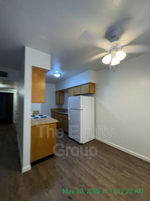 Building Photo - 1326 W Elowin Ave
