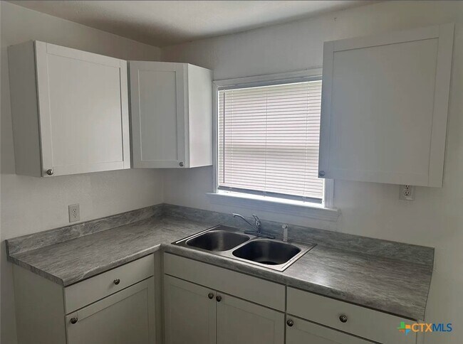 Foto del edificio - 1104 Duncan Ave