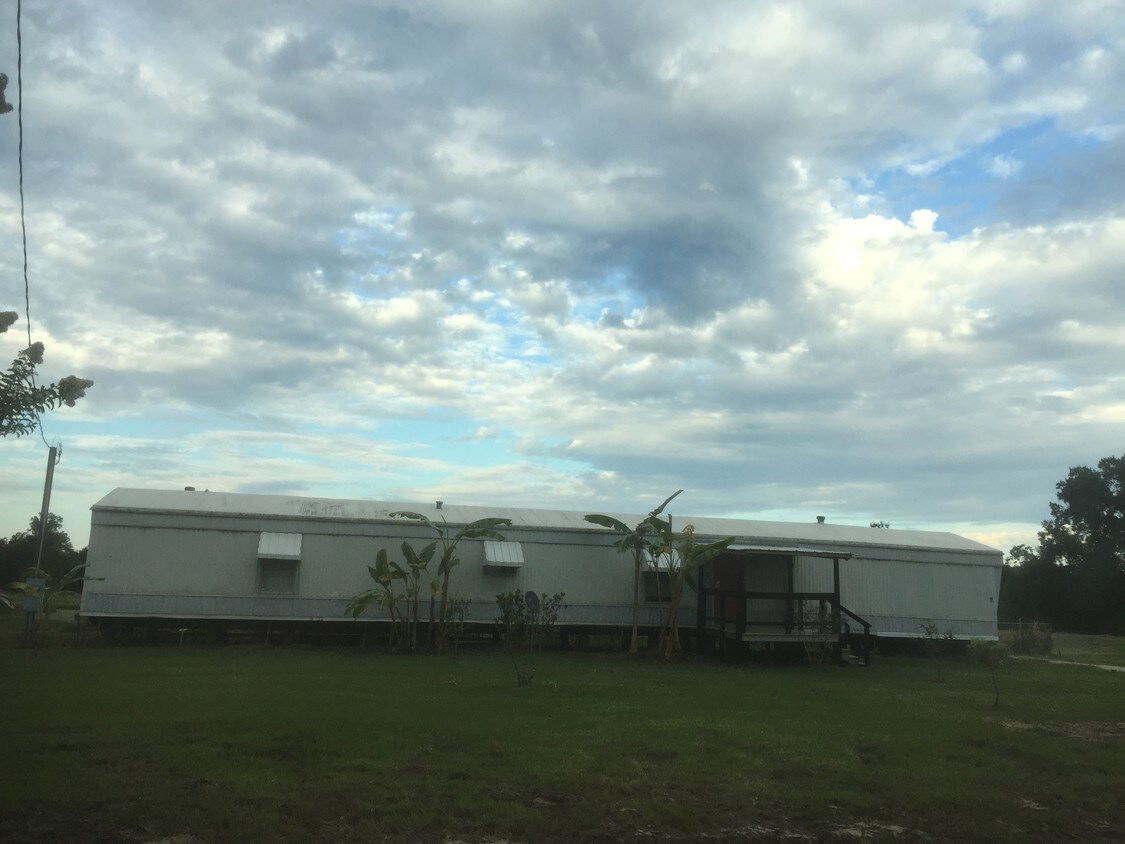 Foto principal - 12375 Lloyd Rd