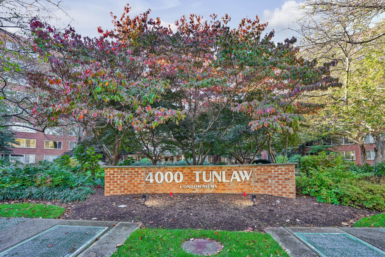 Primary Photo - 4000 Tunlaw Rd NW