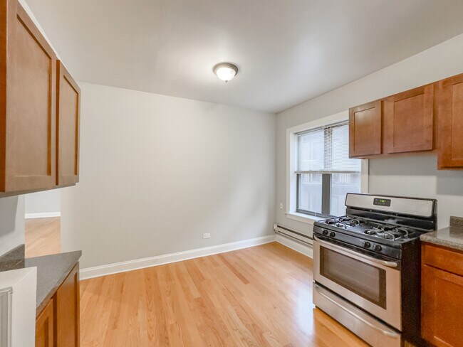 Foto del edificio - 3739 N Pine Grove Ave