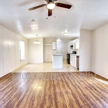 Building Photo - 825 Dawn Light Dr