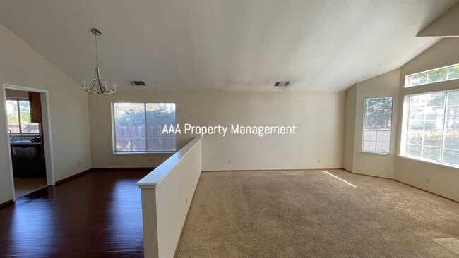 Foto del edificio - Brentwood Beautiful 3 bedroom 2 bath home!...