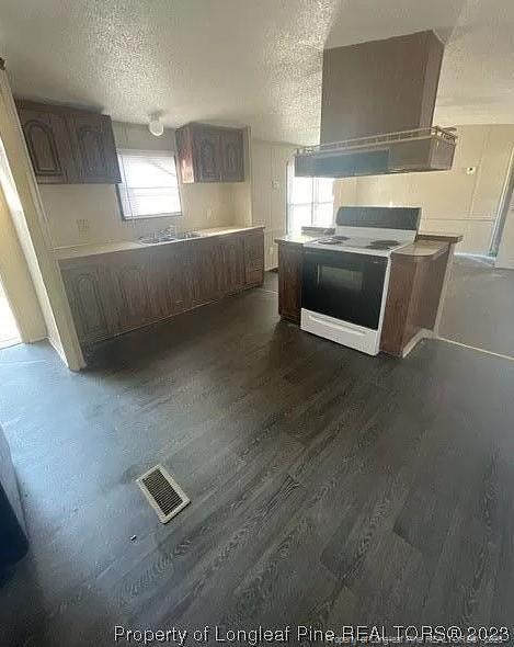 Foto del edificio - 6306 Crestwood Ave
