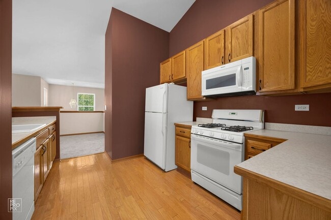 Building Photo - North Naperville Two Bedroom