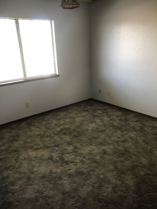 Foto del edificio - Clean 2 bedroom Near Freeway!