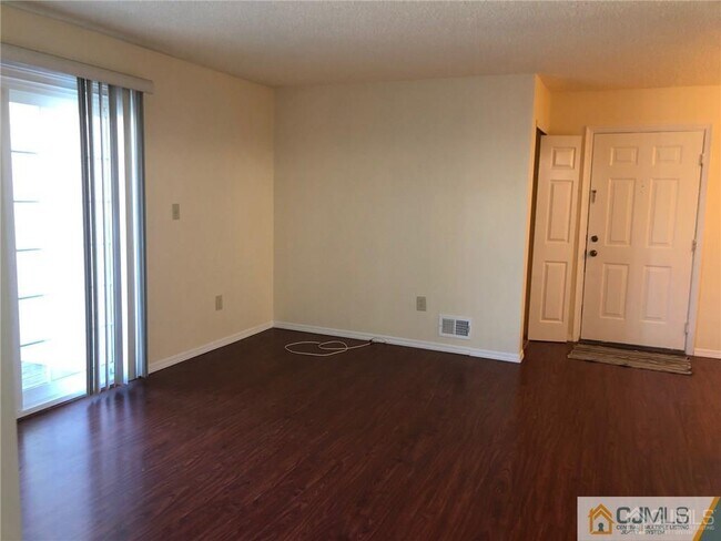 Building Photo - 447 Northam Dr