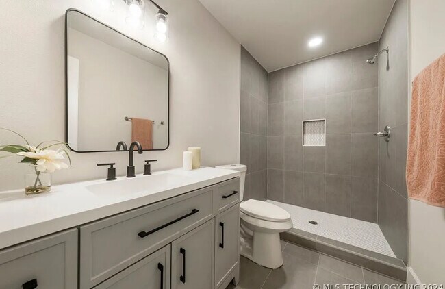 Foto del edificio - 7365 S 69th E Ave