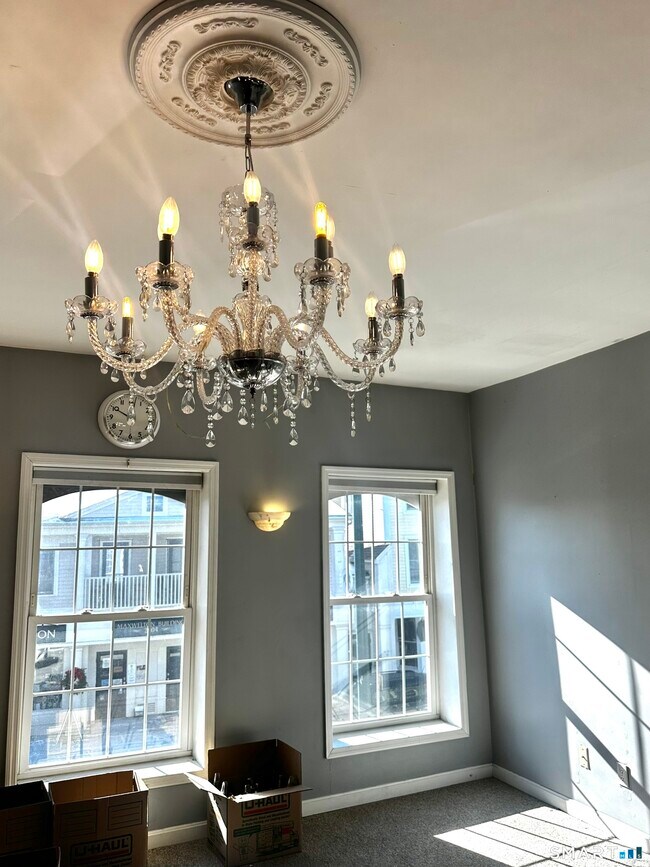 Building Photo - 32 W Main St