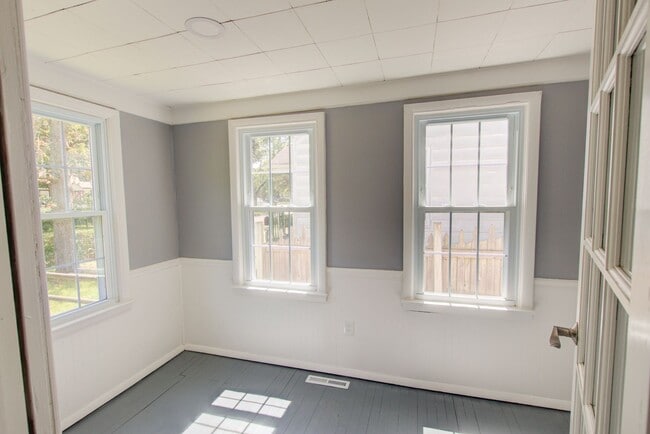 Building Photo - Renovated Home on Quiet Cul-De-Sac