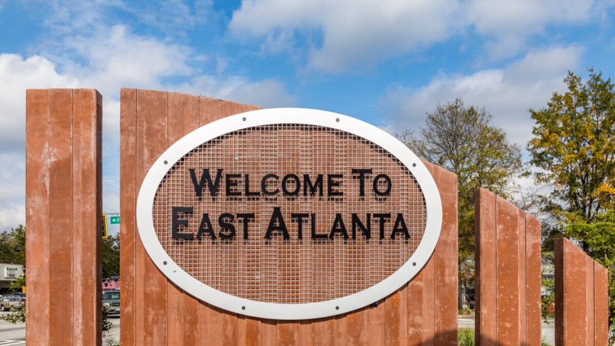 Walking distance to EAV - 631 Woodland Ave SE
