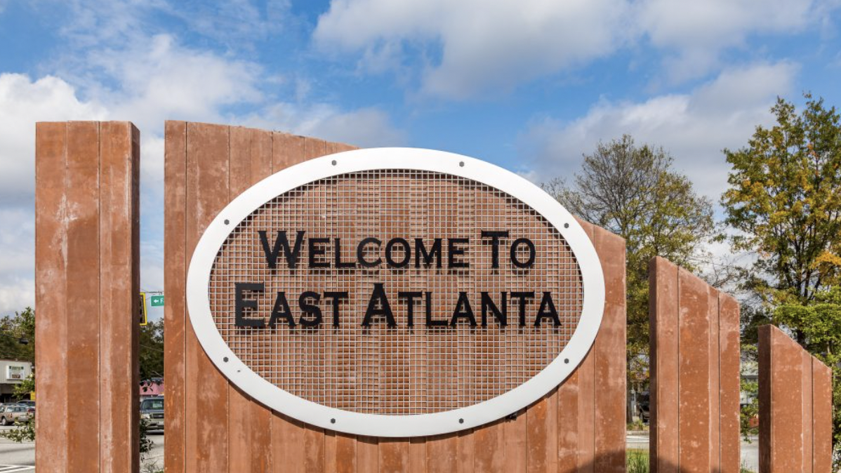 Walking distance to EAV - 631 Woodland Ave SE