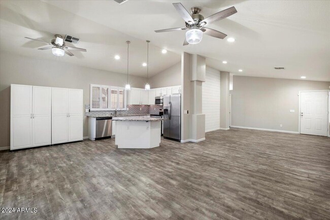 Foto del edificio - 4623 E Desert Wind Dr.