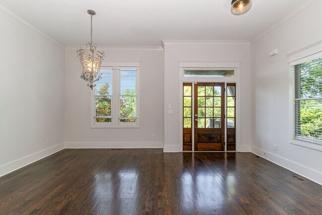 Building Photo - Move in ready, 4BR/3BA home with a detache...