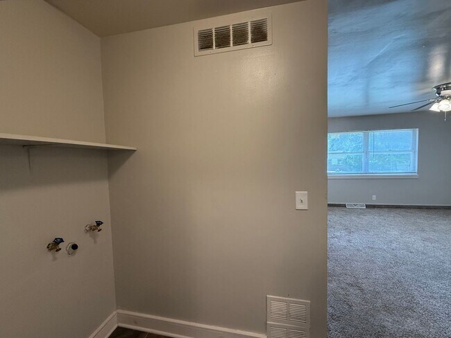 Foto del edificio - 2424 W Savannah St