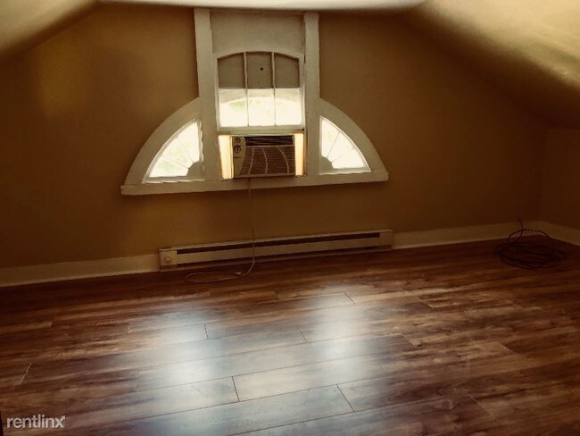 Building Photo - 2 br, 1 bath Apartment - 11 Summer st