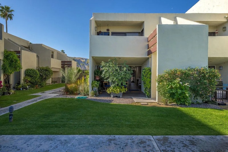 Primary Photo - 1655 E Palm Canyon Dr