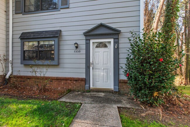 Building Photo - Raleigh Living: Spacious 3BR Townhome in Spring Garden!